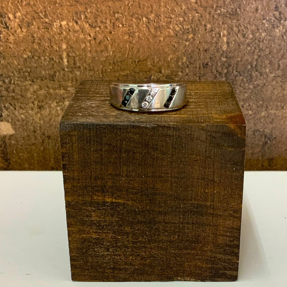 Diamond Mens Band White Gold